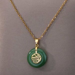 Chic Green and Gold Pendant Necklace